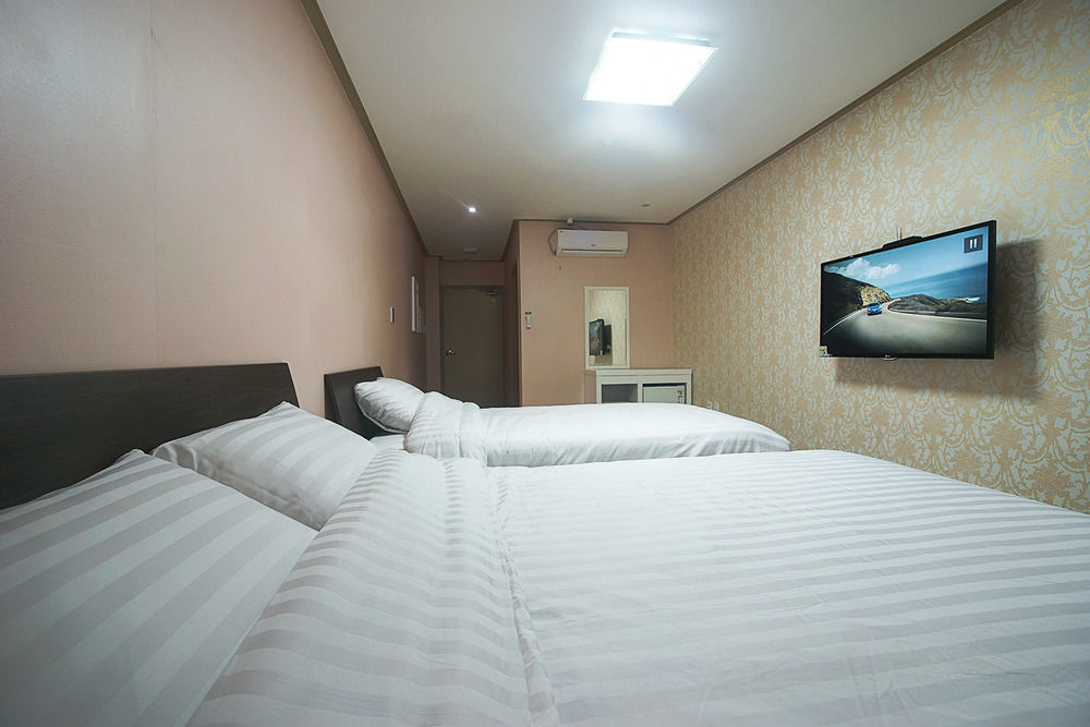 Orange Tree Hotel Jeju Bagian luar foto