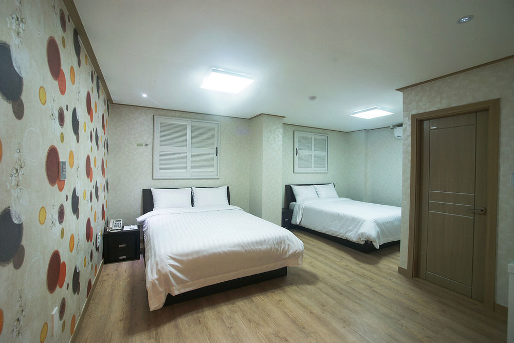 Orange Tree Hotel Jeju Bagian luar foto