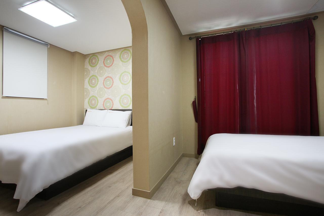 Orange Tree Hotel Jeju Bagian luar foto