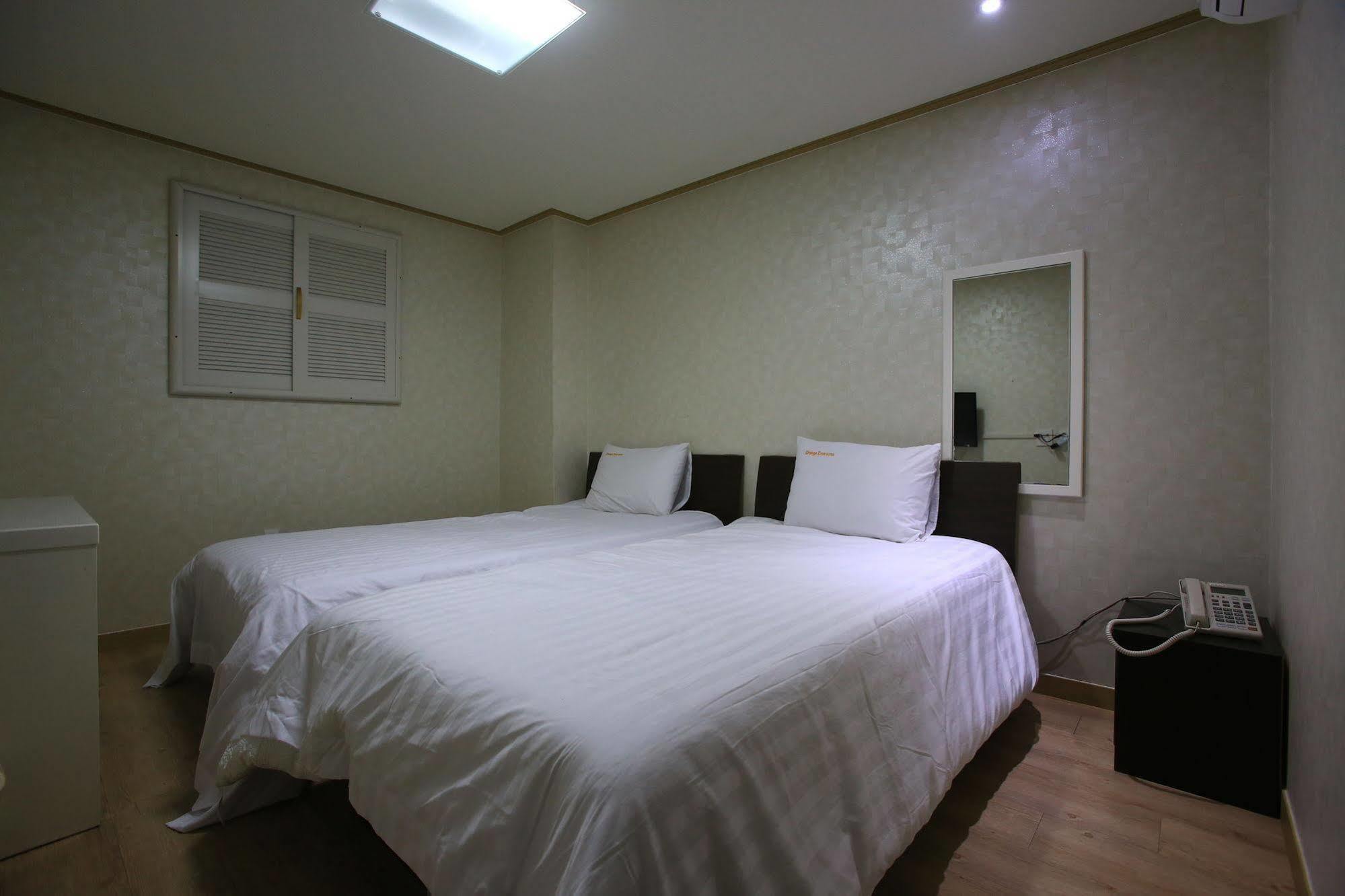 Orange Tree Hotel Jeju Bagian luar foto