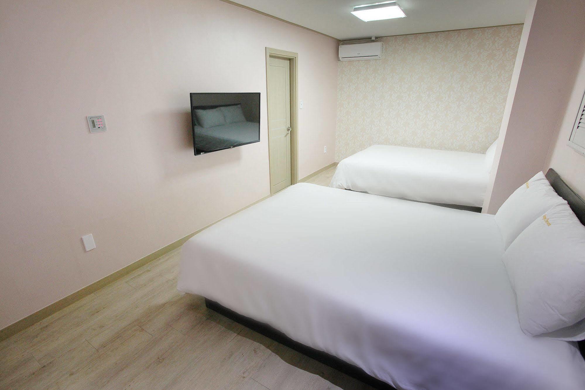 Orange Tree Hotel Jeju Bagian luar foto