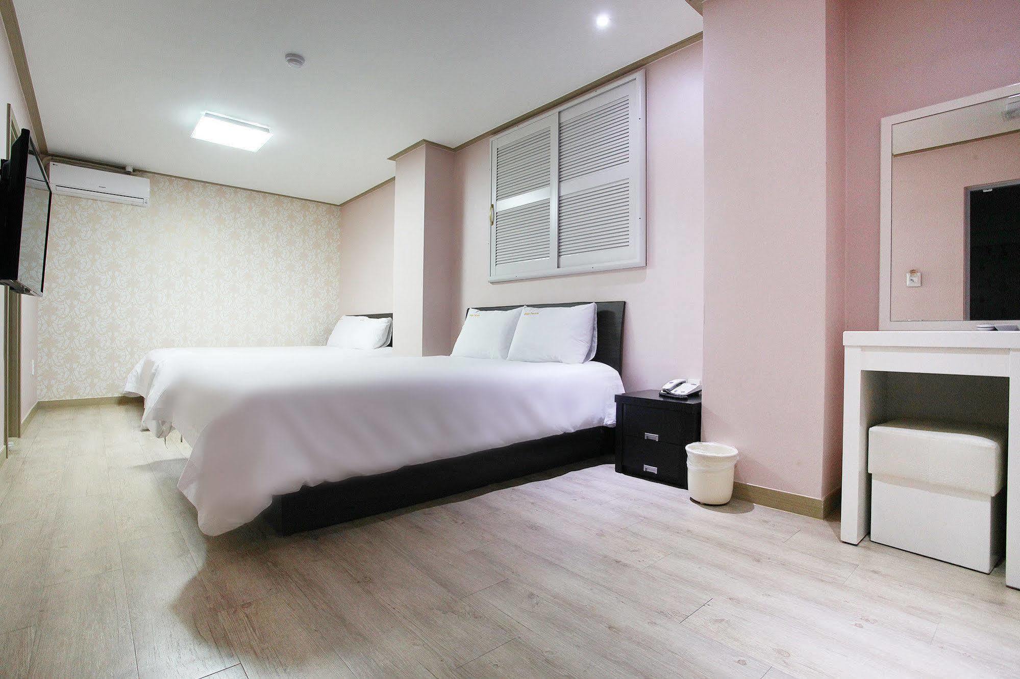 Orange Tree Hotel Jeju Bagian luar foto
