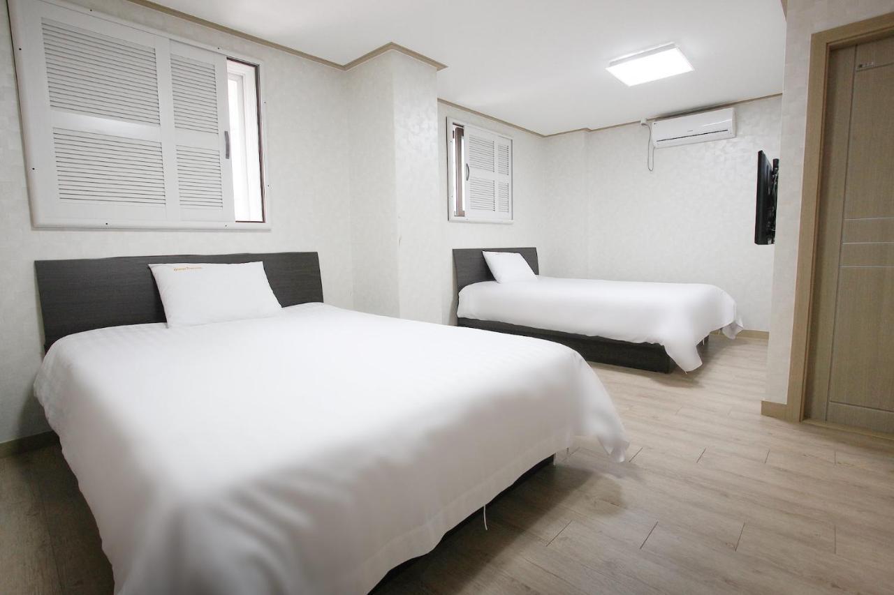 Orange Tree Hotel Jeju Bagian luar foto