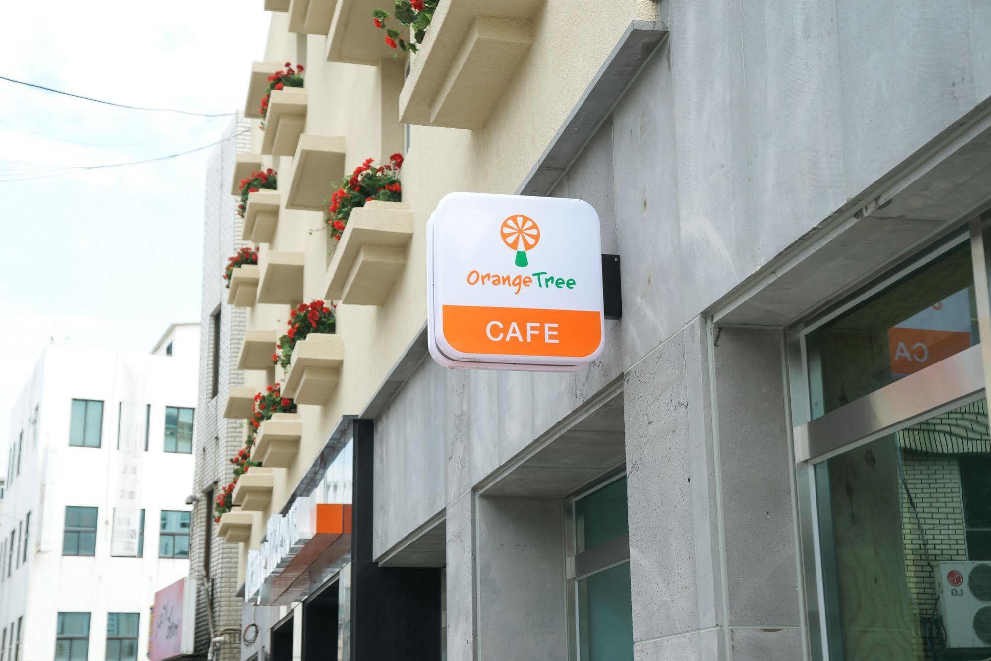 Orange Tree Hotel Jeju Bagian luar foto