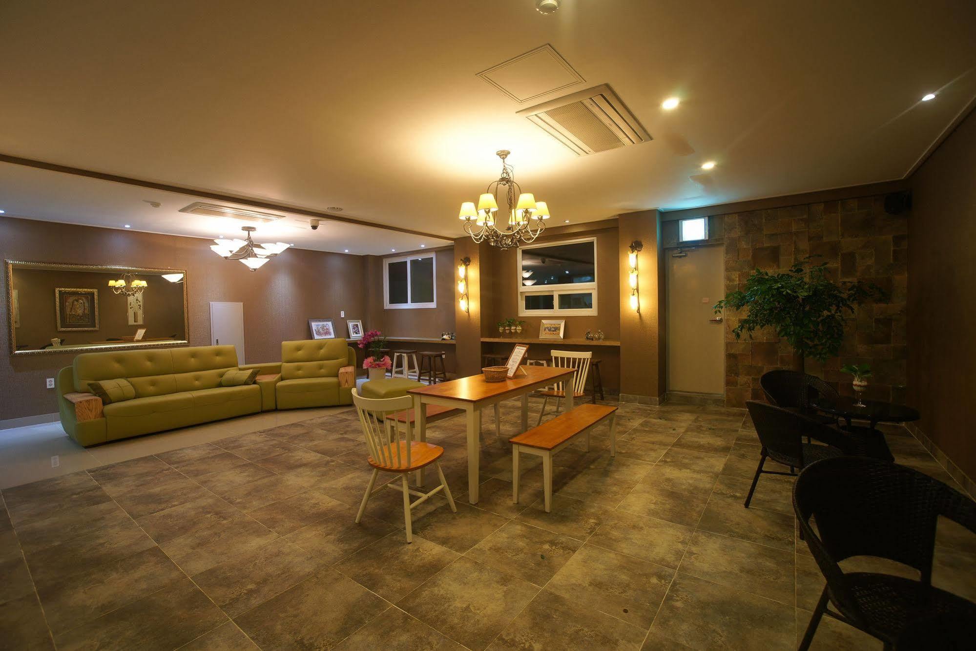 Orange Tree Hotel Jeju Bagian luar foto