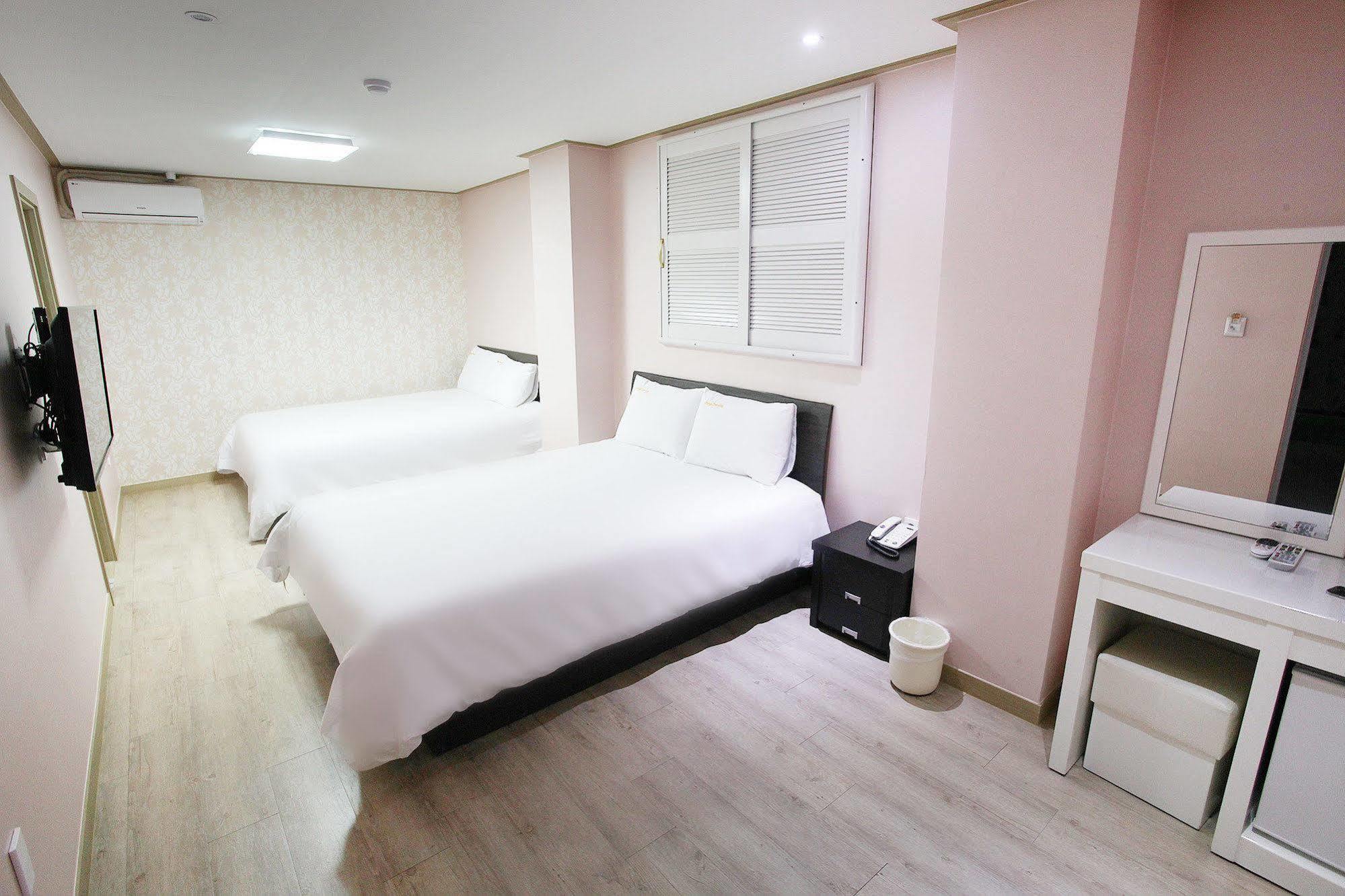 Orange Tree Hotel Jeju Bagian luar foto