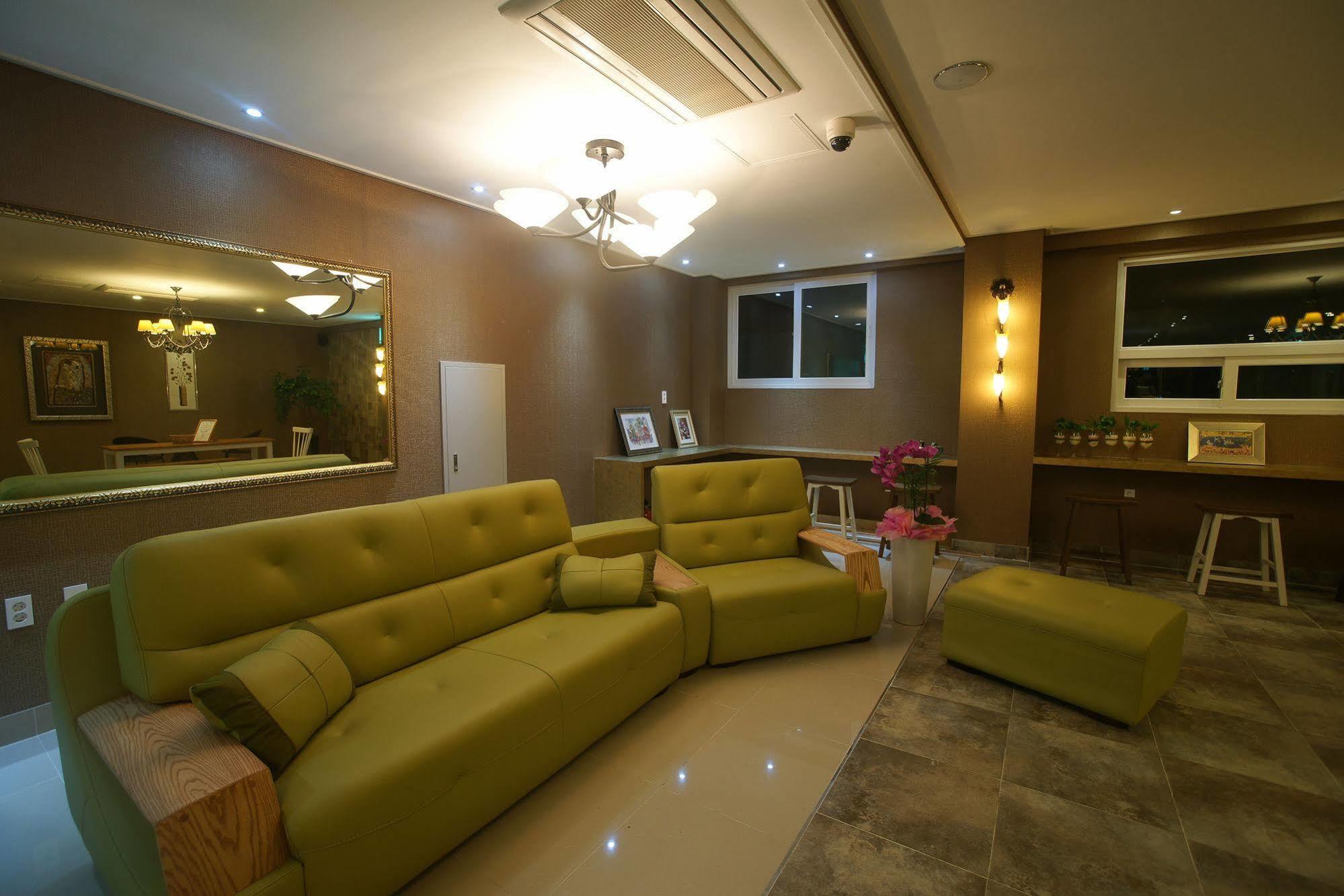 Orange Tree Hotel Jeju Bagian luar foto