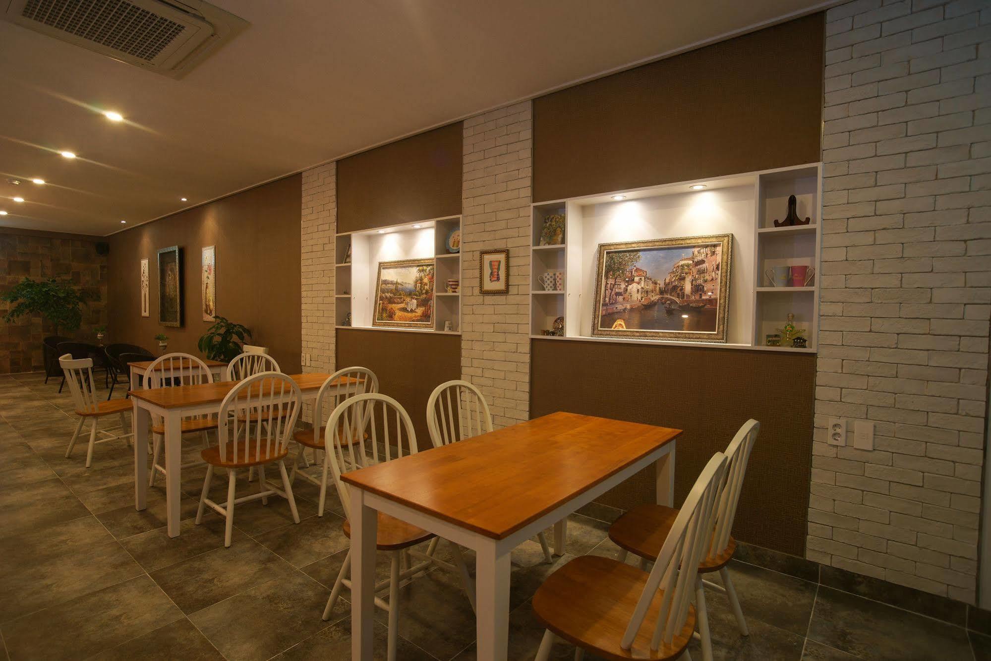 Orange Tree Hotel Jeju Bagian luar foto