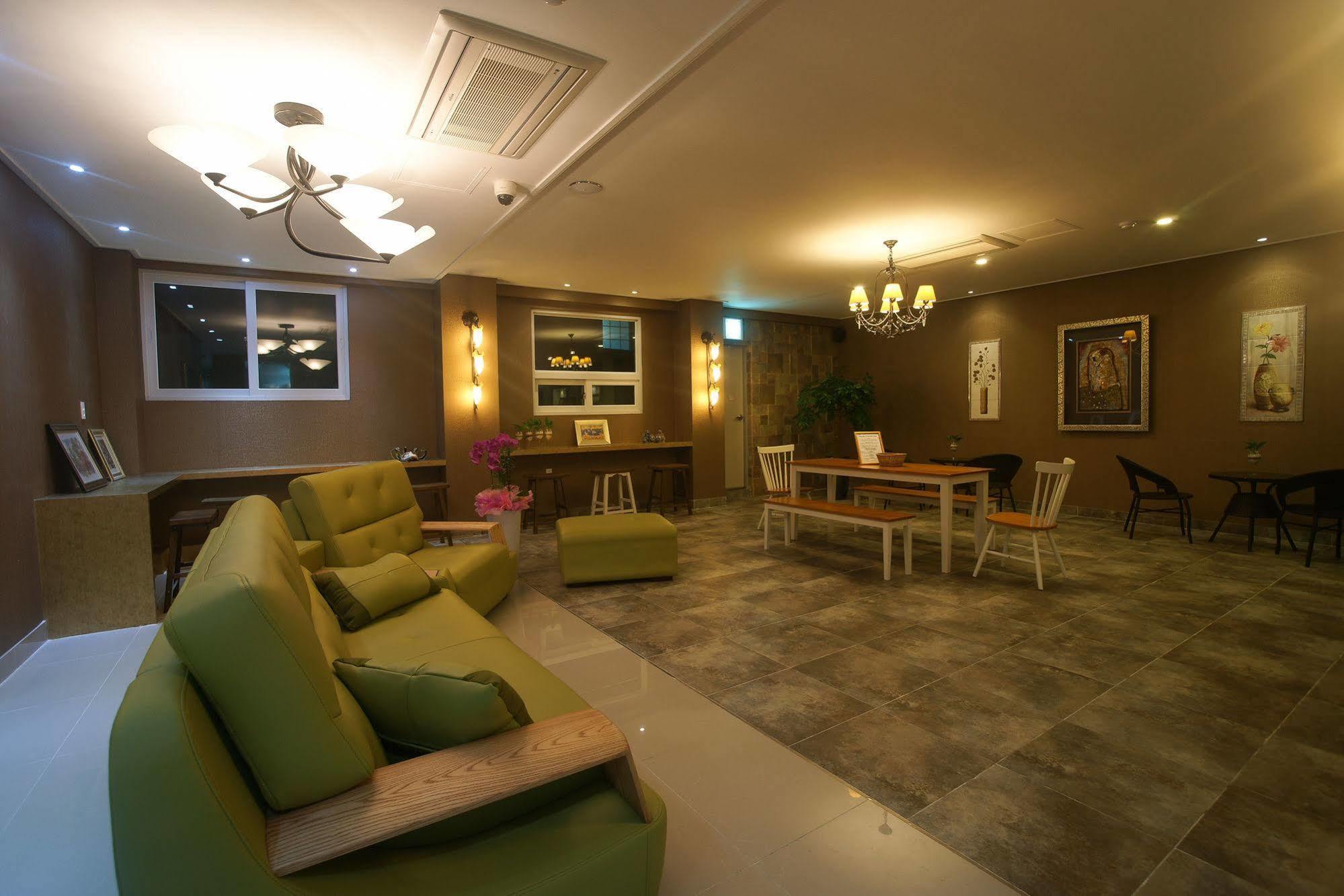 Orange Tree Hotel Jeju Bagian luar foto