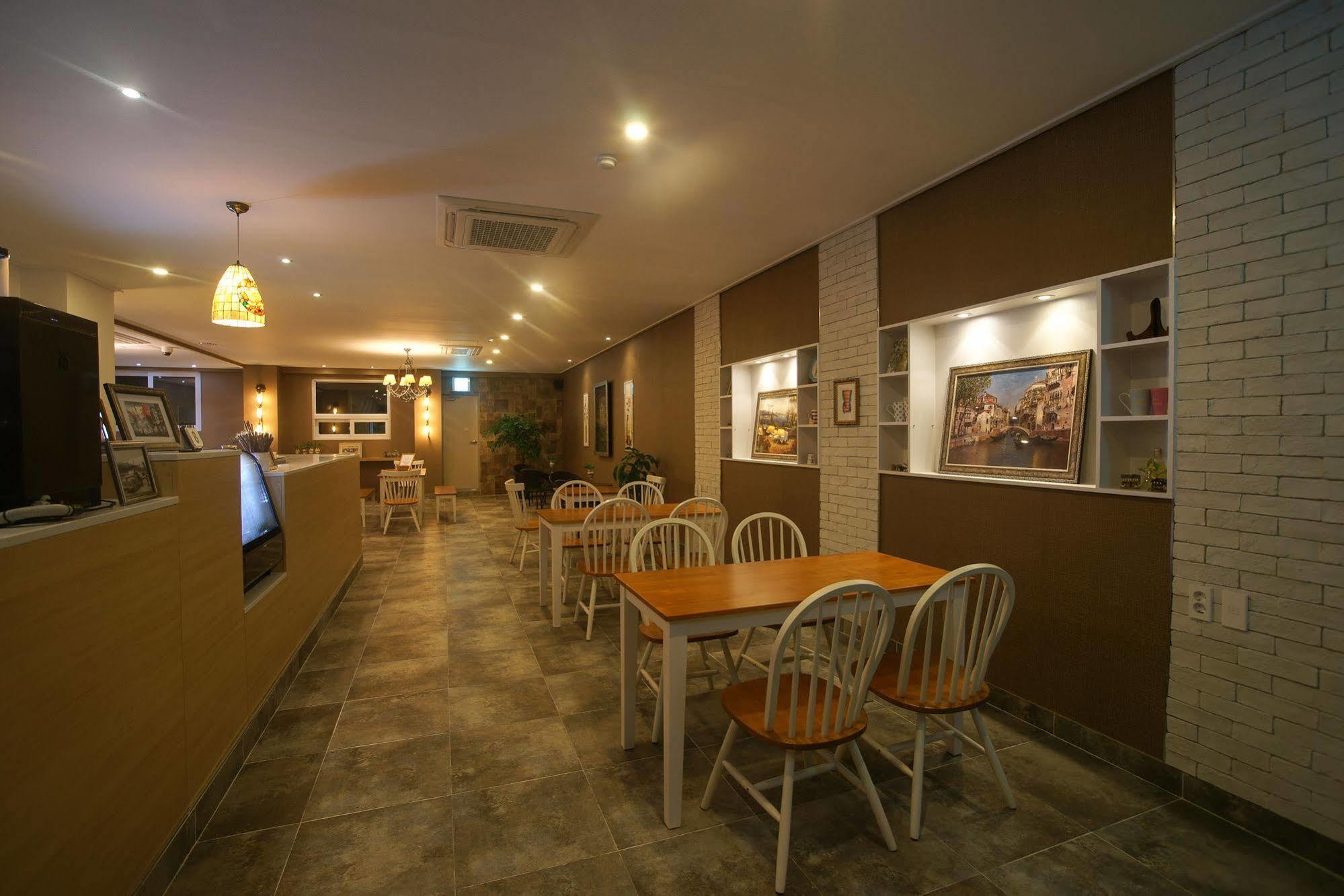 Orange Tree Hotel Jeju Bagian luar foto